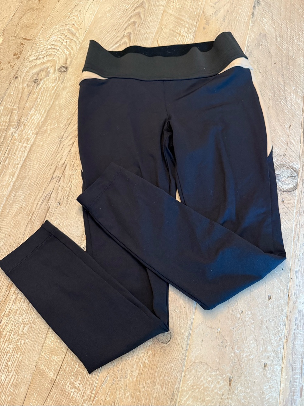 Koral Aello black leggings with tan accents. L